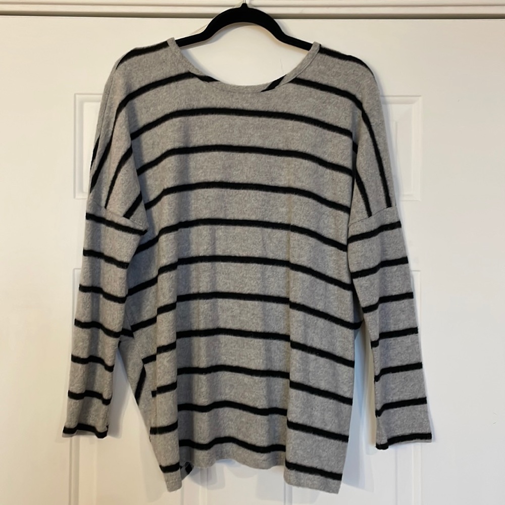Striped Open Back Sweater - Picture 2 of 5